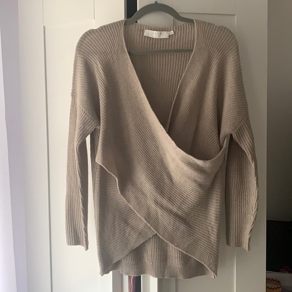 ASTR beige sweater with wrap in front - Picture 1 of 4